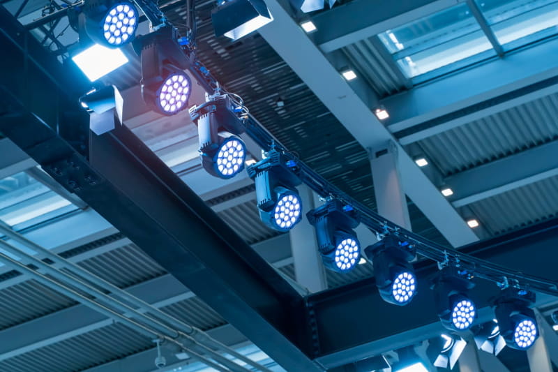 led-light-on-mall-roof-2026-04-14-04-11-48-utc (1)