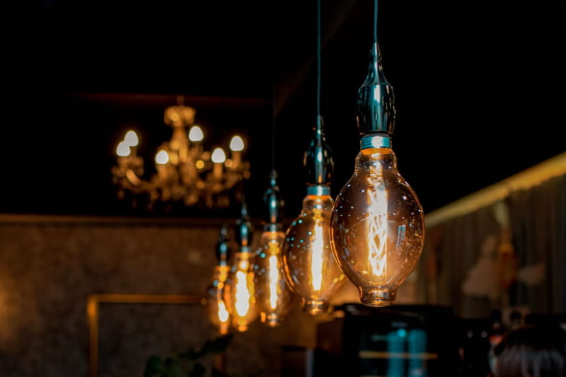 row-of-light-bulbs-hanging-from-the-ceiling-in-the-2026-03-18-08-13-01-utc (1)